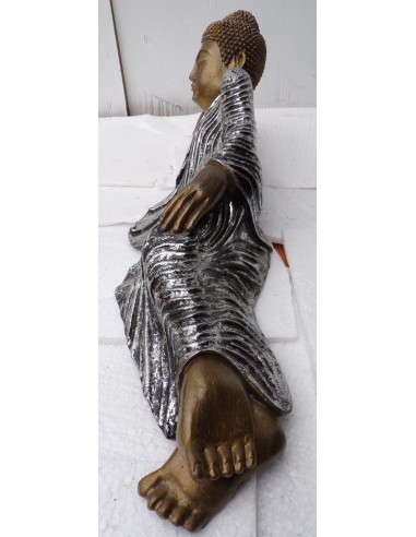 Buddha sdraiato in resina veste color argento...