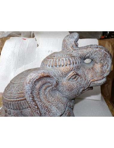 Statua in conglomerato di pietra di Elefante...