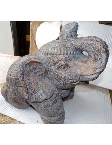 Statua in conglomerato di pietra di Elefante...