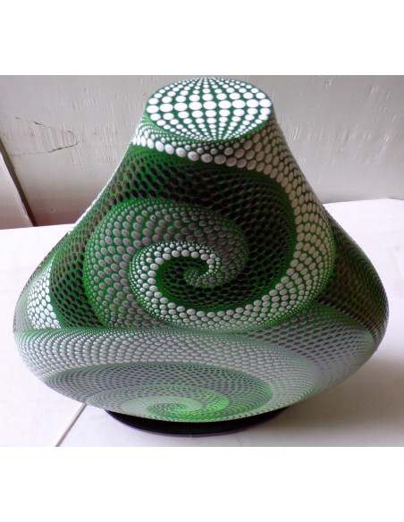 Lampada da tavolo in resina a bottiglia dipinta tecnica maori spirale cm 35x15x45 verde