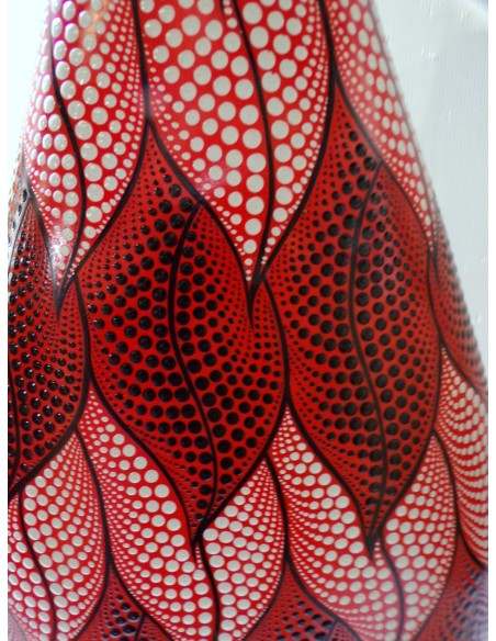 Lampada da tavolo in resina a bottiglia fiamme rosse bianche tecnica maori cm 34x12x80h