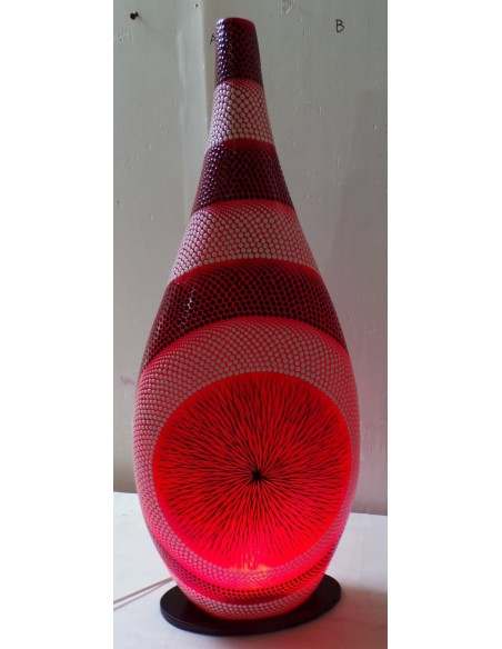 Lampada da tavolo in resina a bottiglia fiore rosso nero bianche tecnica maori cm 34x12x80h