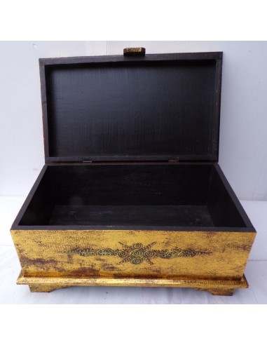 Baule in legno con albero della vita color oro...