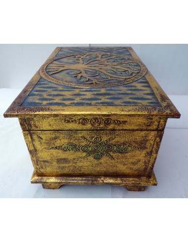 Baule in legno con albero della vita color oro...