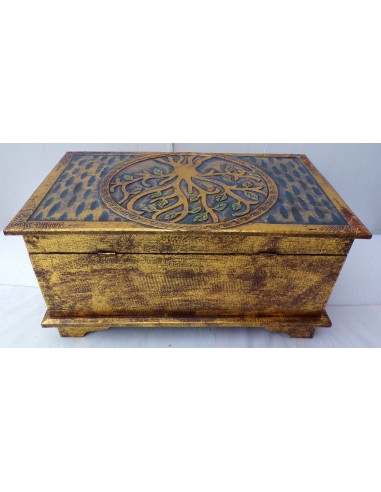 Baule in legno con albero della vita color oro...