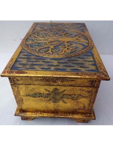 Baule in legno con albero della vita color oro...