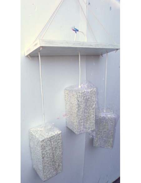 Lampadario tre luci pendenti di in resina e madreperla bianca cm 57x60x15 cucina