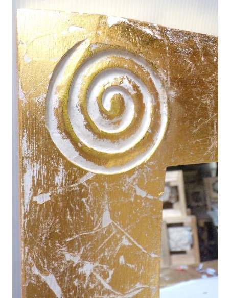 Specchio in legno intarsiato con spirali cm 138x53 oro e bianco da parete