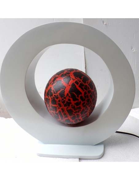 Lampada da tavolo bianca in MDF e sfera in resina nera e rossa cm 40x46x42h ciamabella