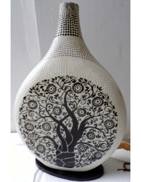 Lampada da tavolo in resina a bottiglia Albero della vita bianca nero dipinta tecnica maori spirale cm 36x12x52