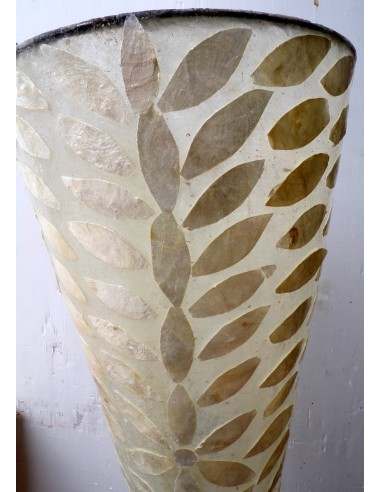 Piantana in resina e conchigila madreperla...