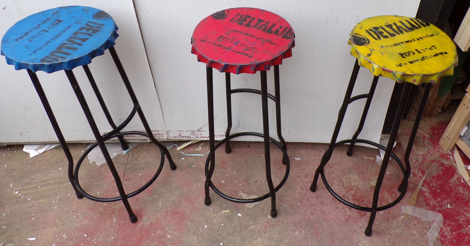 Sgabello Bar con seduta a tappo bottiglia giallo nero rosso grigio industrial - Imagen 14 de 15