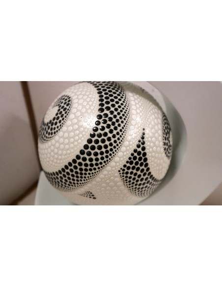 Lampada da tavolo bianca in MDF e sfera in resina bianca e nera cm 27x15x33h luna n1