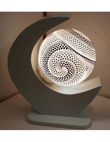 Lampada da tavolo bianca in MDF e sfera in resina bianca e nera cm 27x15x33h luna n1