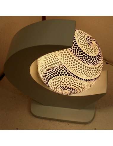 Lampada da tavolo bianca in MDF e sfera in...