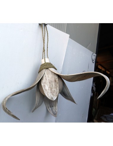 Lampadario in Cocco bianco decapato con palla...