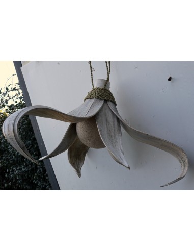 Lampadario in Cocco bianco decapato con palla...