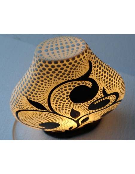 Lampada da tavolo abatjour in resina a bottiglia dipinta tecnica maori fiori foglia cm 24x6x26h