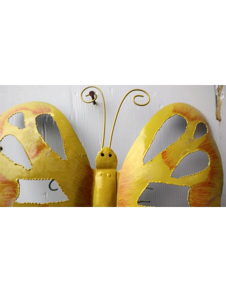 Farfalla decorativa in metallo dipinto sfruttabile come applique gialla cm 30