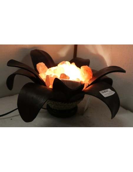 Lampada di sale irripetibile creata in con foglia di cocco a "margherita" nera nero