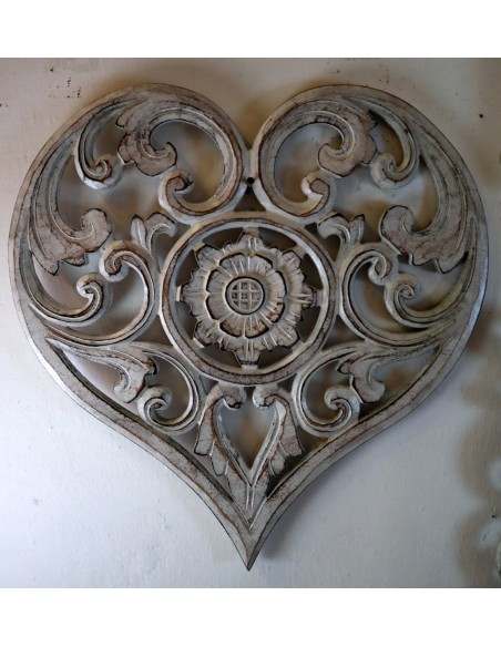 Pannello in legno mdf a forma di cuore bianco decapato san Valentino