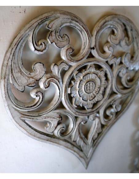 Pannello in legno mdf a forma di cuore bianco decapato san Valentino