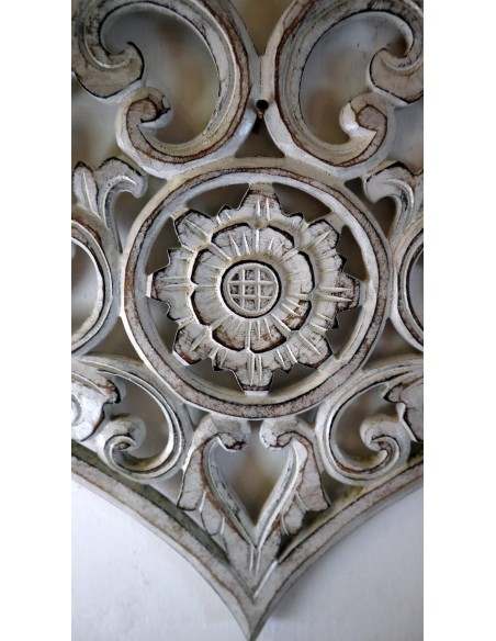 Pannello in legno mdf a forma di cuore bianco decapato san Valentino