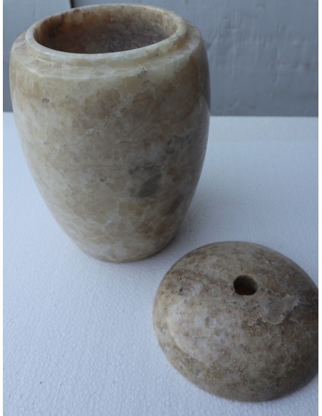 Porta scopino in onice disponibile nei colori chiaro e marrone cm 25hx13 N ° A