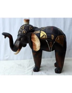 Elefante in legno creato e dipinto a mano sacro Induista...