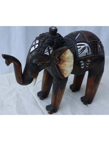 Elefante in legno creato e dipinto a mano sacro...
