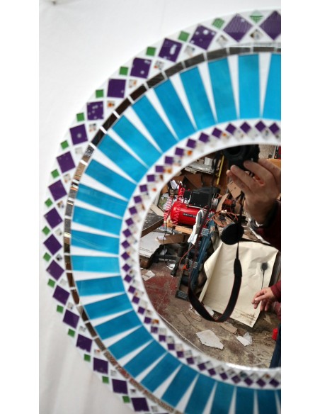 Specchio in legno e mosaico di vetro cm 50 celeste e bianco e viola