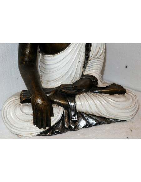Buddha in resina color oro con veste bianca scultura divinità
