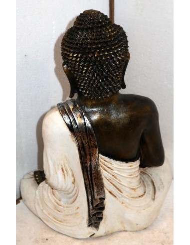 Buddha in resina color oro con veste bianca...