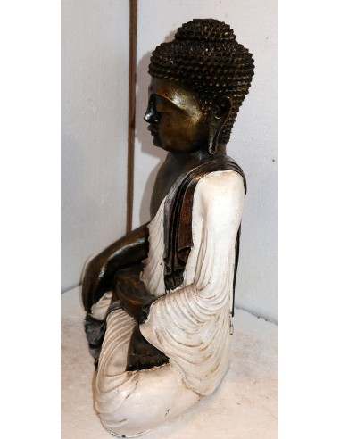 Buddha in resina color oro con veste bianca...