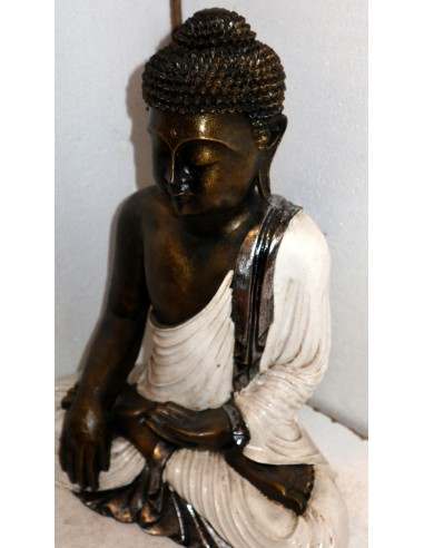 Buddha in resina color oro con veste bianca...