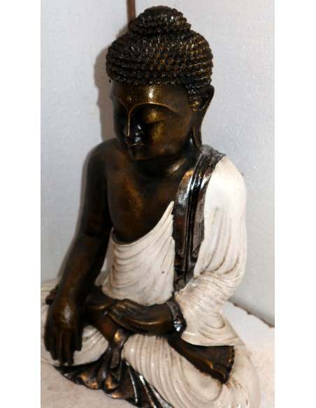 Buddha in resina color oro con veste bianca scultura divinità