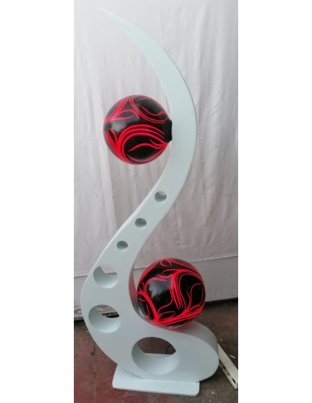 Lampada piantana cm 60x25x155h in legno mdf bianco ghiaccio con sfere in resina rosso nere