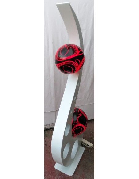 Lampada piantana cm 60x25x155h in legno mdf bianco ghiaccio con sfere in resina rosso nere