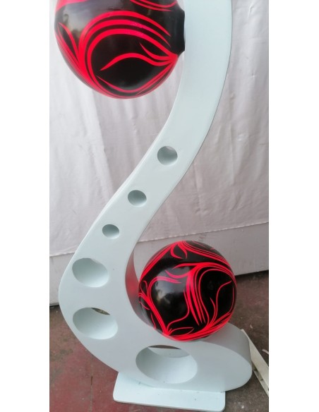 Lampada piantana cm 60x25x155h in legno mdf bianco ghiaccio con sfere in resina rosso nere