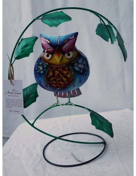 Porta candela a forma di Gufo in metallo creato e dipinto a mano cm 30x15x36h appoggiato su un ramo