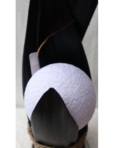 Lampada abatjour in foglie di cocco nere palla di cotone a sfera bianca cm 13x13x52h