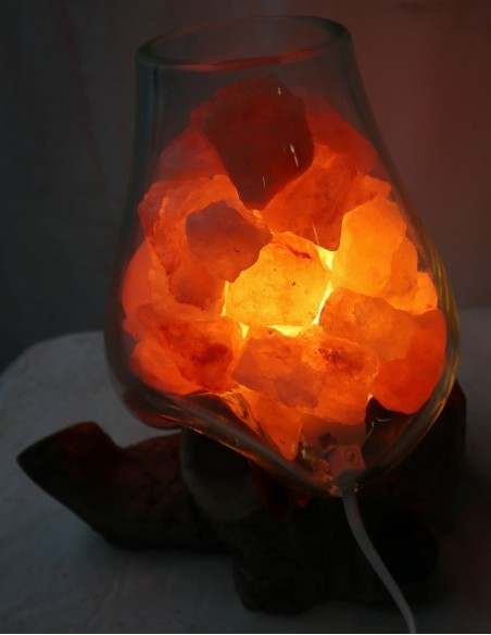 Lampada di sale irripetibile creata in vetro soffiato su legno naturale salgemma Himalaya cm 22x20x26h n 4021 Unica