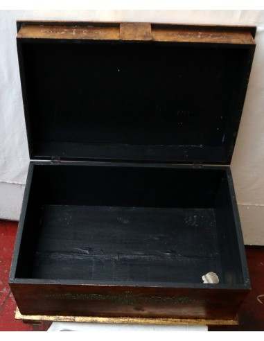 Baule cassapanca in legno di albesia con volto...