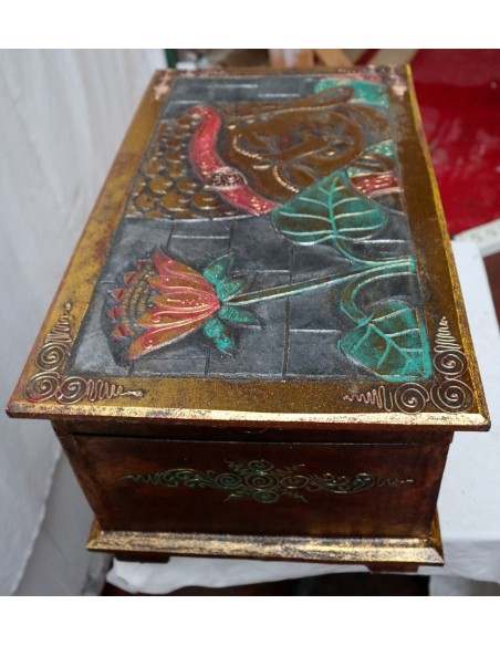 Baule cassapanca in legno di albesia con volto di Buddha color oro cm 50x30x25