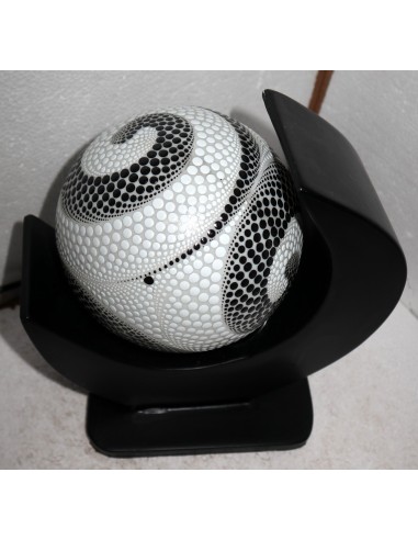 Lampada da tavolo nera in MDF e sfera in resina...
