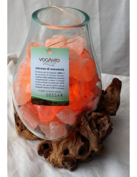 Lampada di sale irripetibile creata in vetro soffiato su legno lasciato naturale salgemma Himalaya cm 21x21x27h n 5544