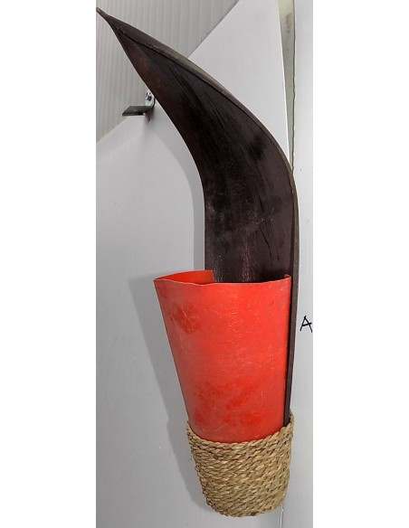 Applique in cocco resina color arancio nero cm 48hx14x10 etnico luce da muro