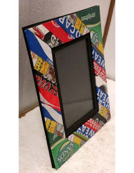 PORTA FOTO multicolor realizzato con il recupero di lattine varie cm 25x20