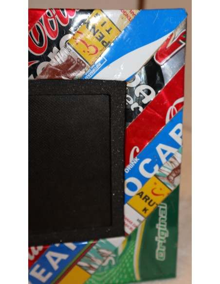 PORTA FOTO multicolor realizzato con il recupero di lattine varie cm 25x20