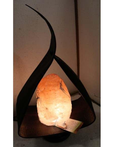 Lampada di sale irripetibile creata in con foglia di cocco a "Goccia" nera